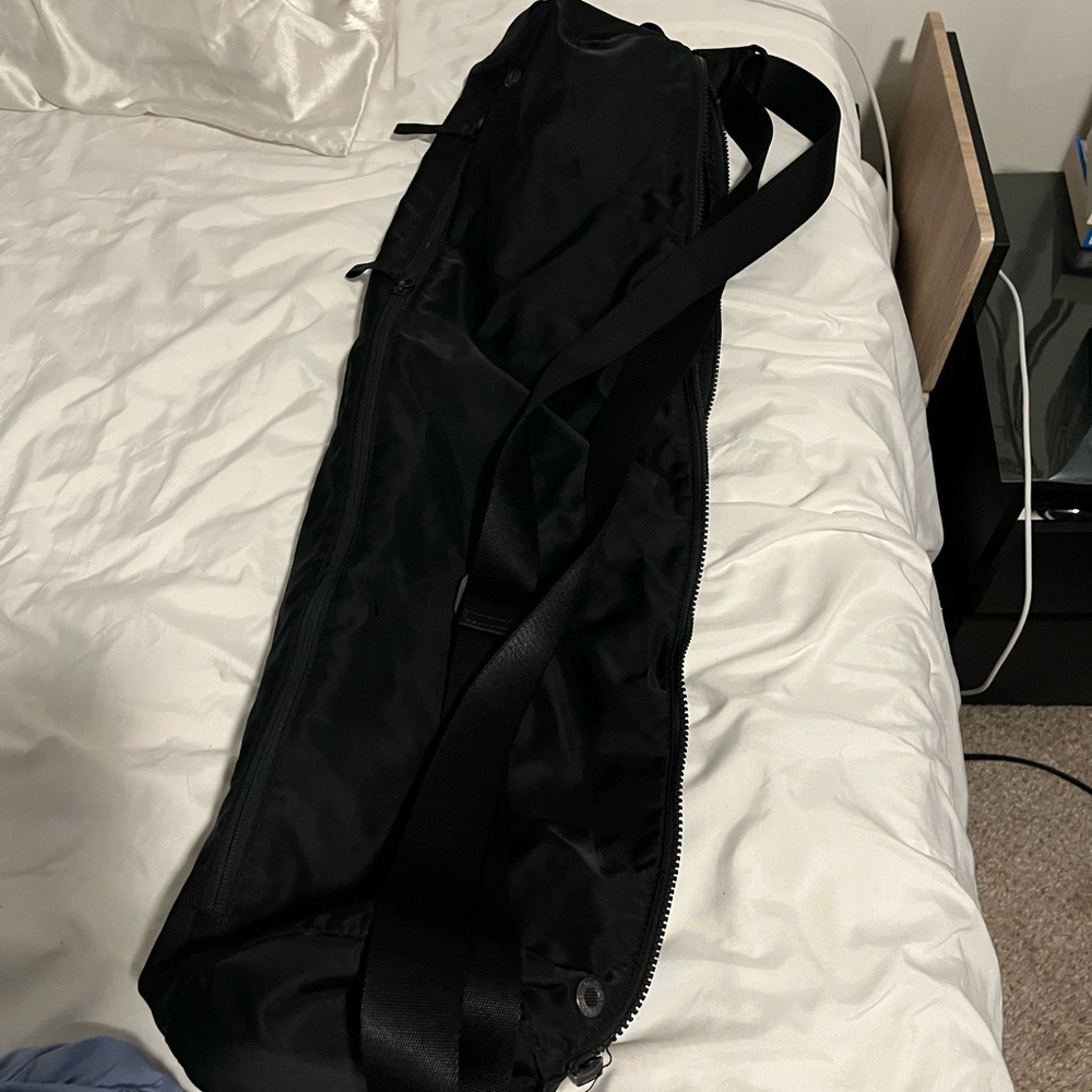 Lululemon get rolling black yoga mat bag 17L